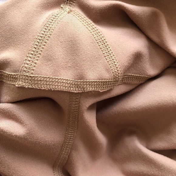 GIRLFRIEND COLLECTIVE nude Fawn Tan high waist crop leggings. Active Capri.Large - Picture 5 of 9